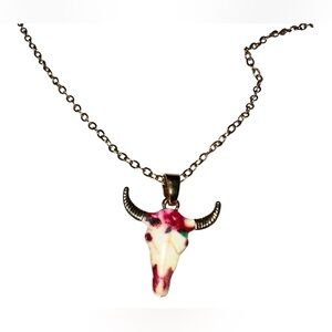 🆕 Women’s cattle skull Necklace